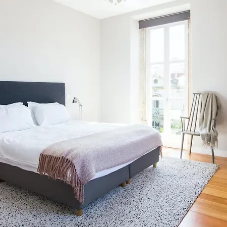 Apartment Plum Guide - Bunny Yoga Lisbon