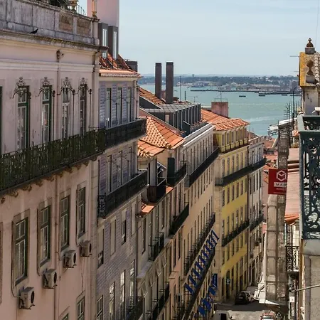 Apartment Plum Guide - Bunny Yoga Lisbon